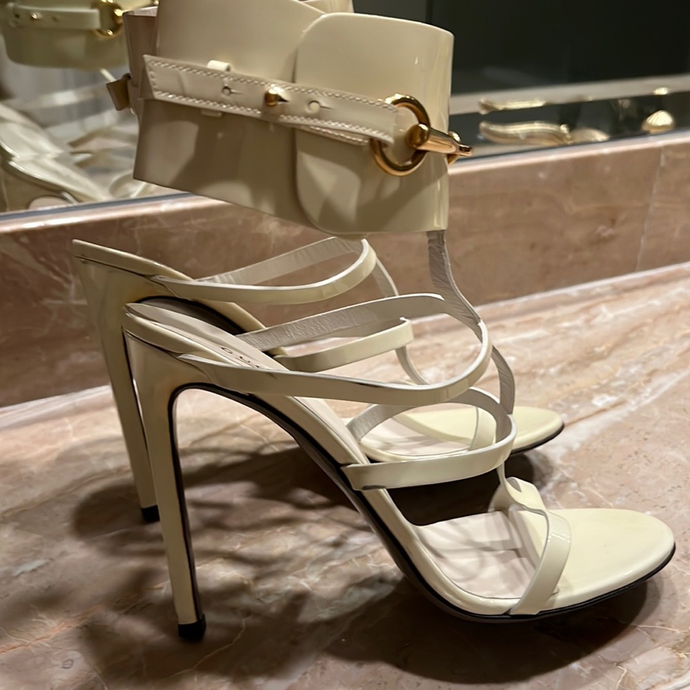 Gucci stilettos sandals, cream patent leather, size 39,5 US 9,5